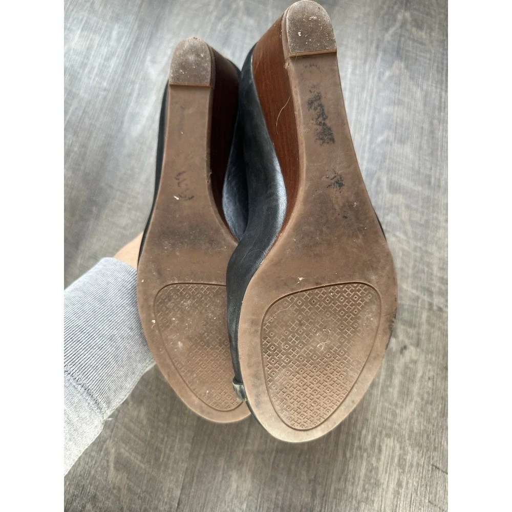 Tory Burch Women's Mini Miller Black Wedge Leather Logo Pump Size: 8M EUC++++++‎
